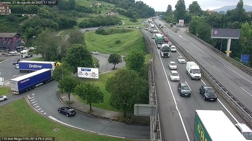 Retenciones de 9 kilométros en la AP-8 de Irun en dirección a Baiona
