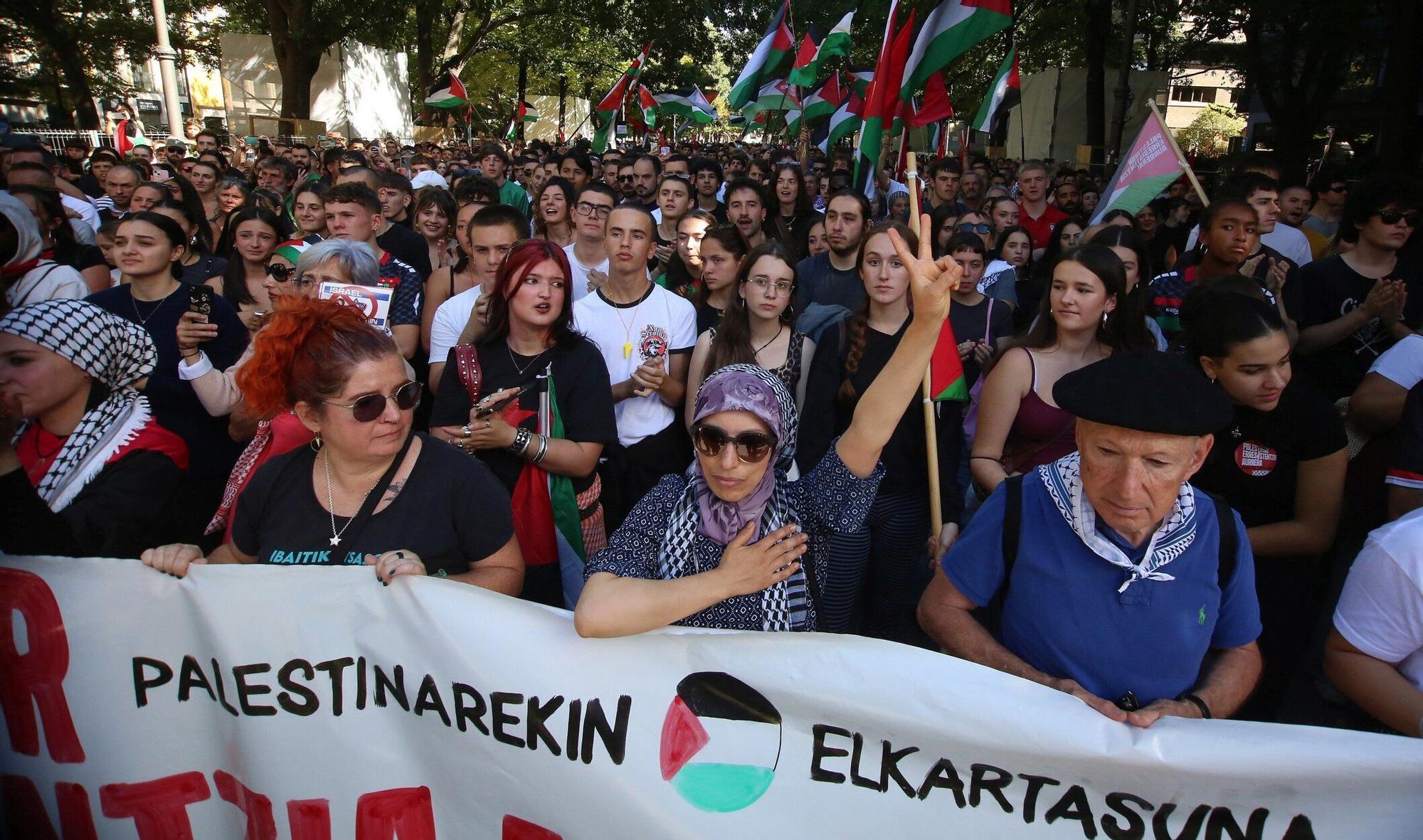 Fotos de la concentración en apoyo a Palestina en Pamplona este sábado