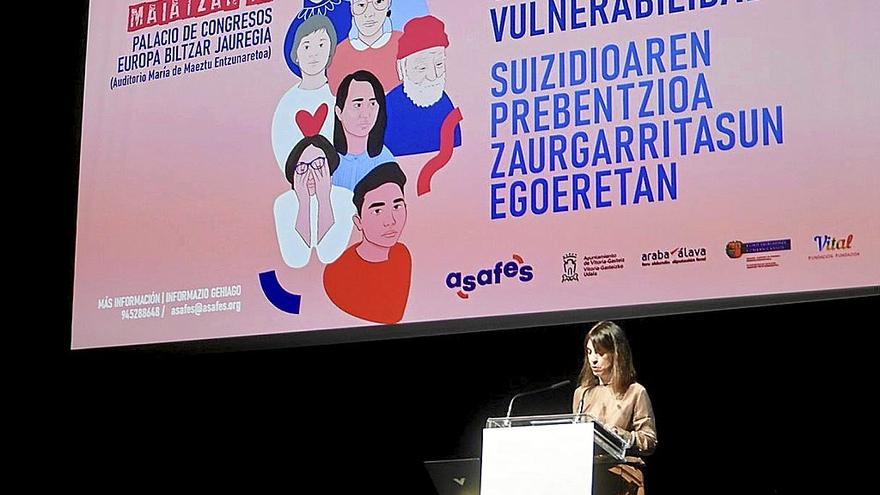  Vanesa Vadillo, gerente de ASAFES Vitoria, durante las jornadas organizadas en el Europa con motivo del Día Internacional para la Prevención del Suicidio