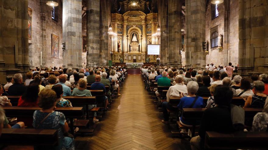 Una popular misa celebra los 125 años de la coronación de la Virgen de Begoña