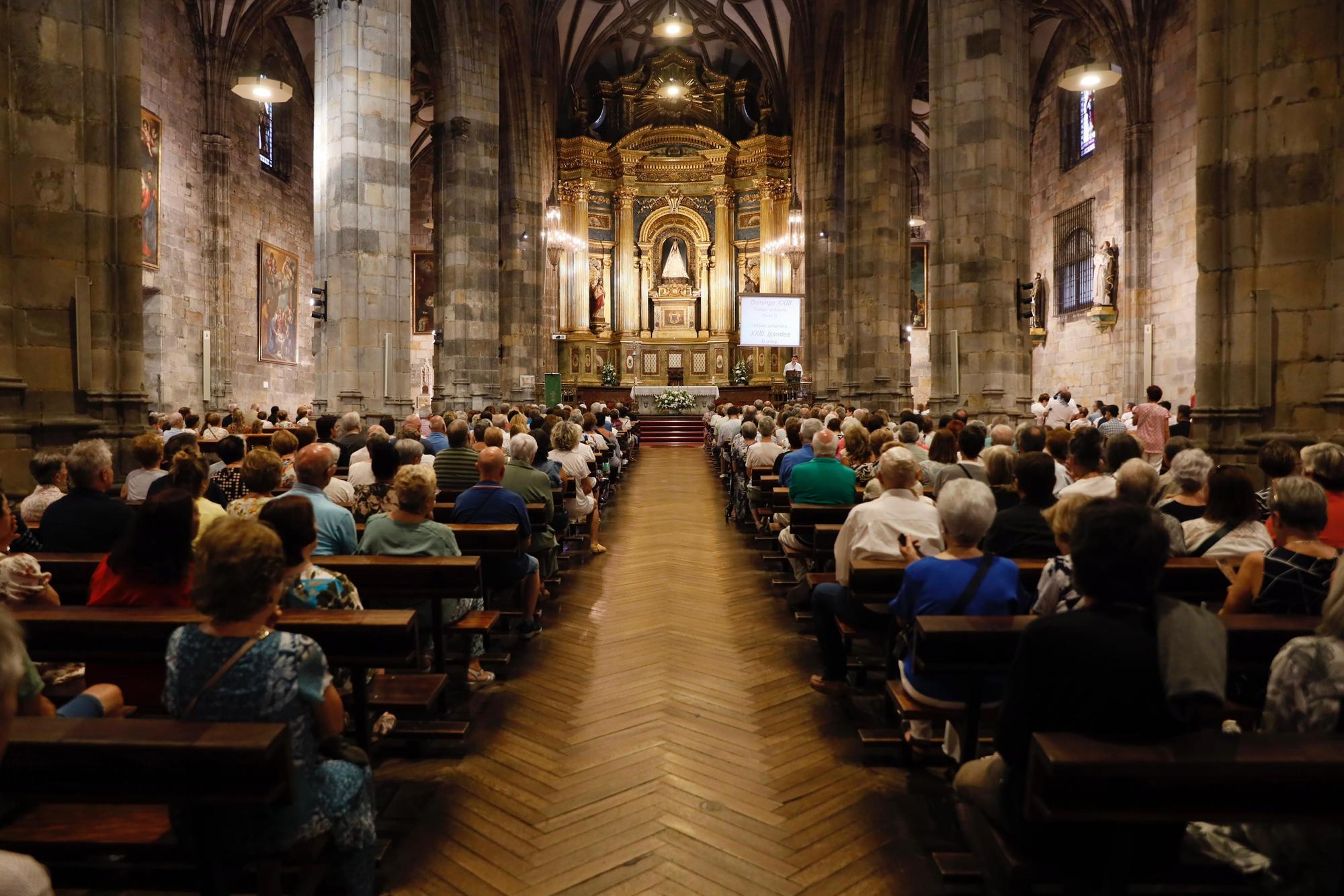 En imágenes: Una popular misa celebra los 125 años de la coronación de la Virgen de Begoña