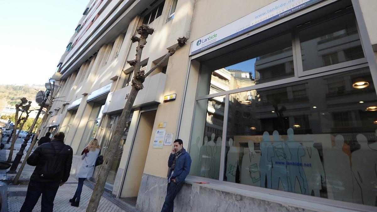 Una oficina de Lanbide en Donostia.
