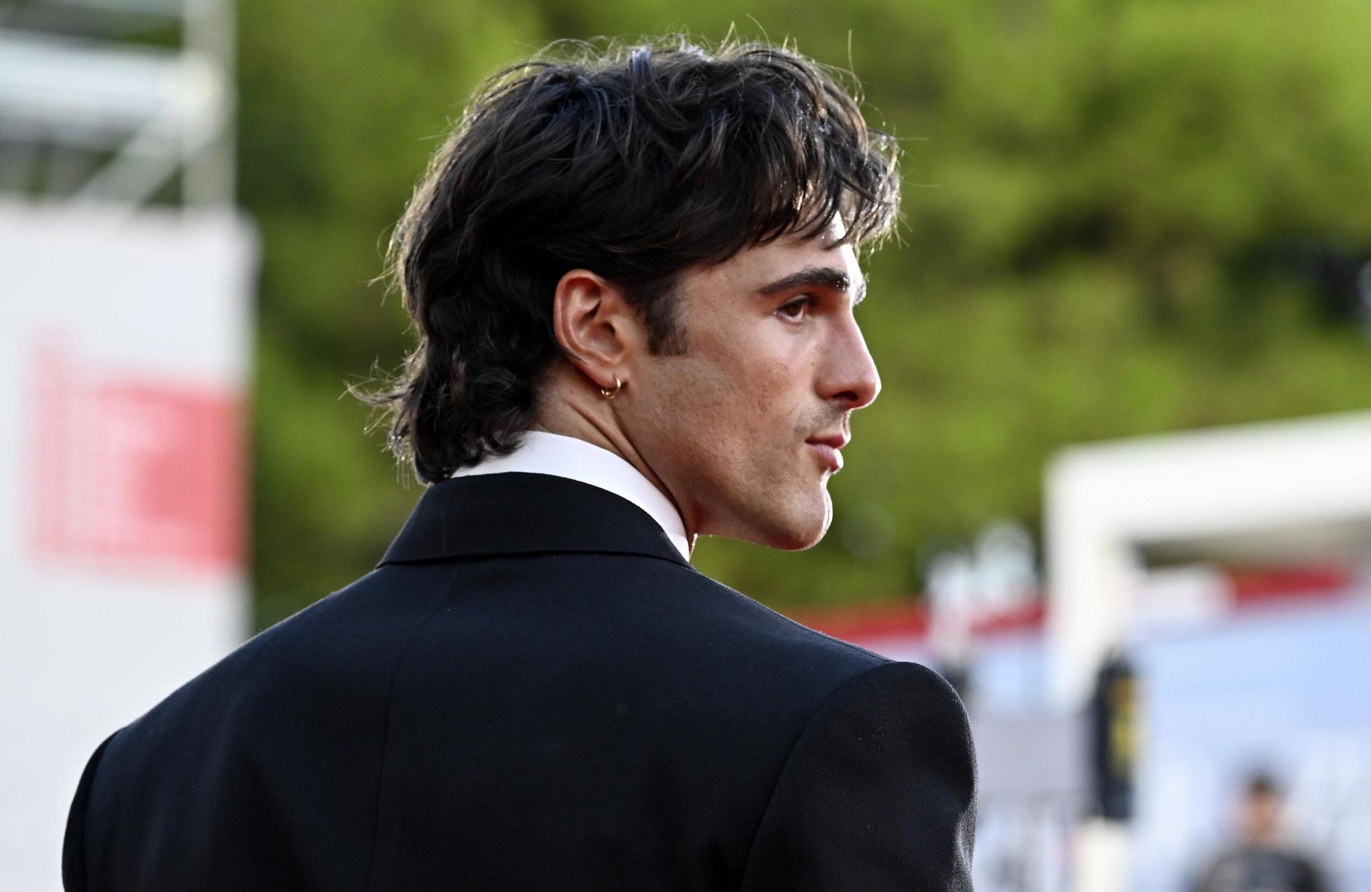 En fotos: el paseo triunfal de Jacob Elordi por la alfombra roja de Venecia