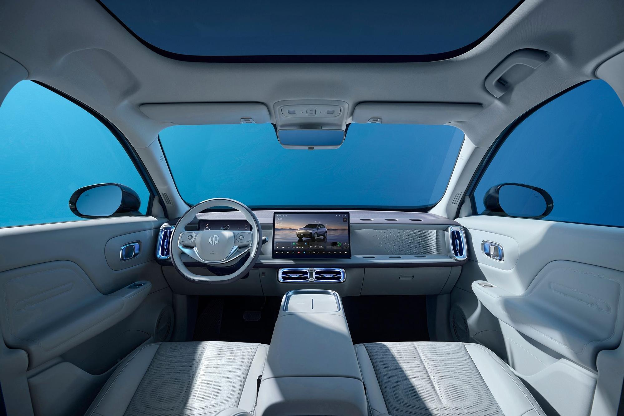 LEAPMOTOR B10 INTERIOR