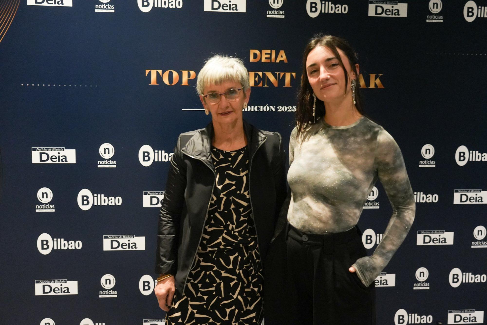 María Isabel Salas acompañó a su hija Sünne a recoger su premio Top Talent