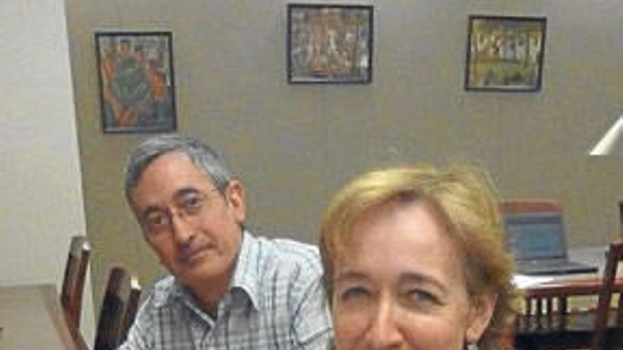 Maitane Ostolaza junto a otro profesor universitario