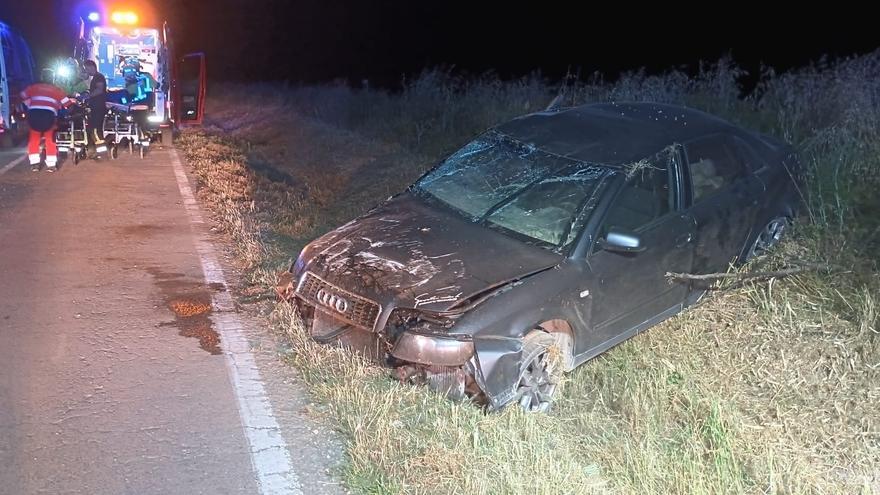 Herido un joven de 21 años tras salirse de la vía y volcar en Peralta