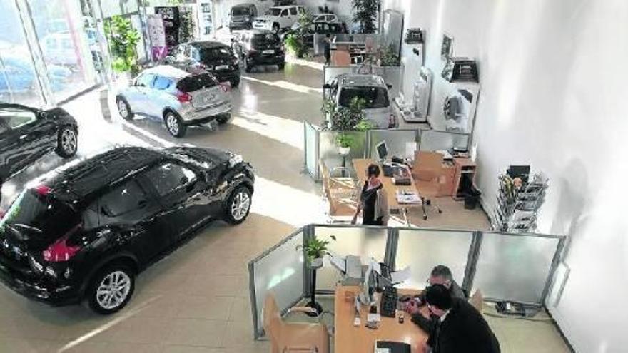 Los concesionarios de automóviles siguen con el año en rojo.