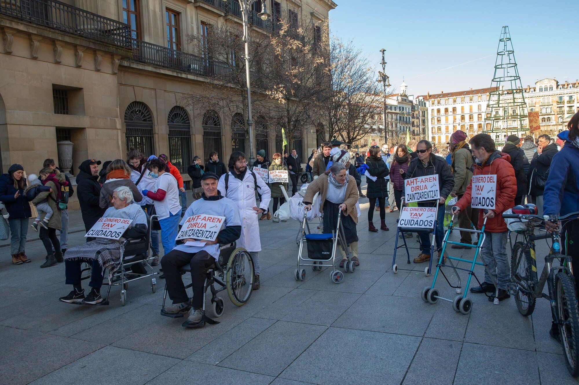 Manifestación en Pamplona contra el TAV y por un tren social