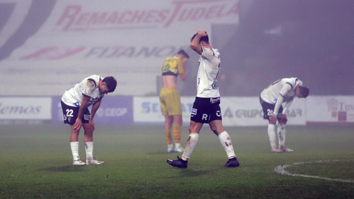 Lance de juego en el partido entre Tudelano y Calahorra