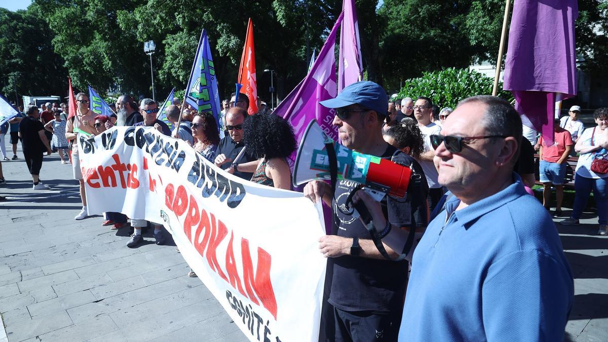 Concentración de trabajadores, la pasada semana frente a la sede de la MCP.