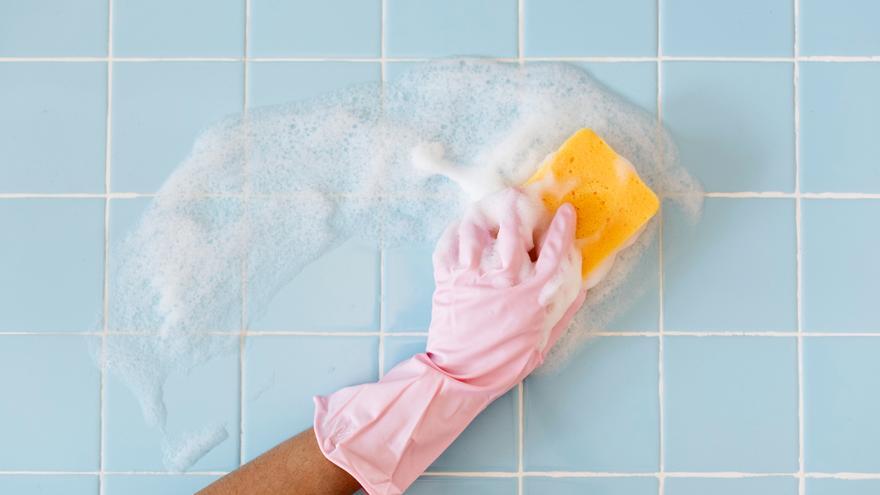 Adiós a la cal: el invento que elimina la suciedad de tu baño
