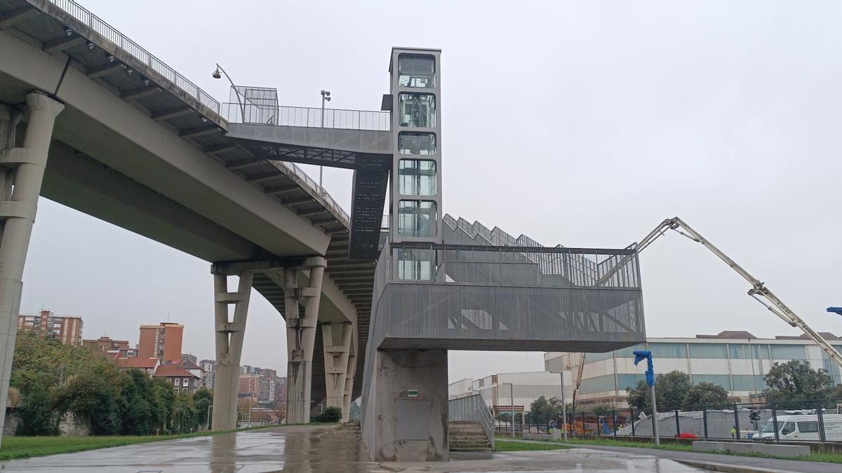 Imagen de las escaleras y el ascensor urbano que han sido galardonados.