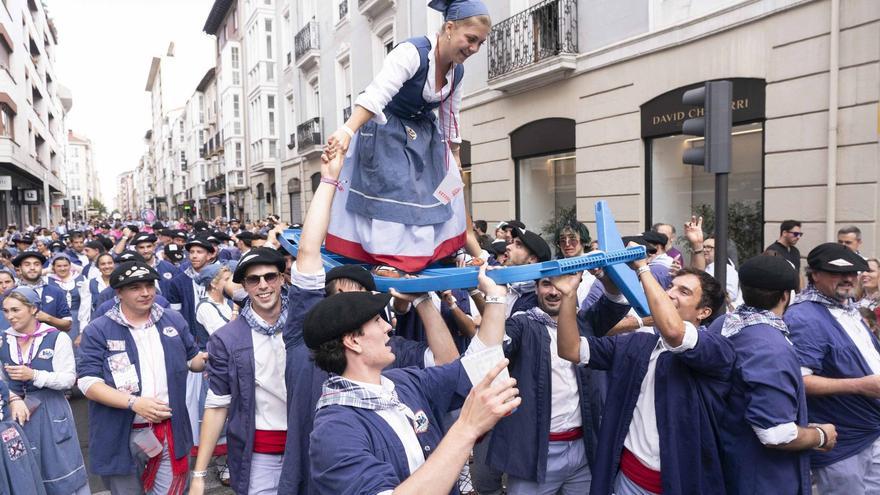 ¿Considera acertado el cambio a un único paseíllo de cuadrillas en fiestas de Vitoria?
