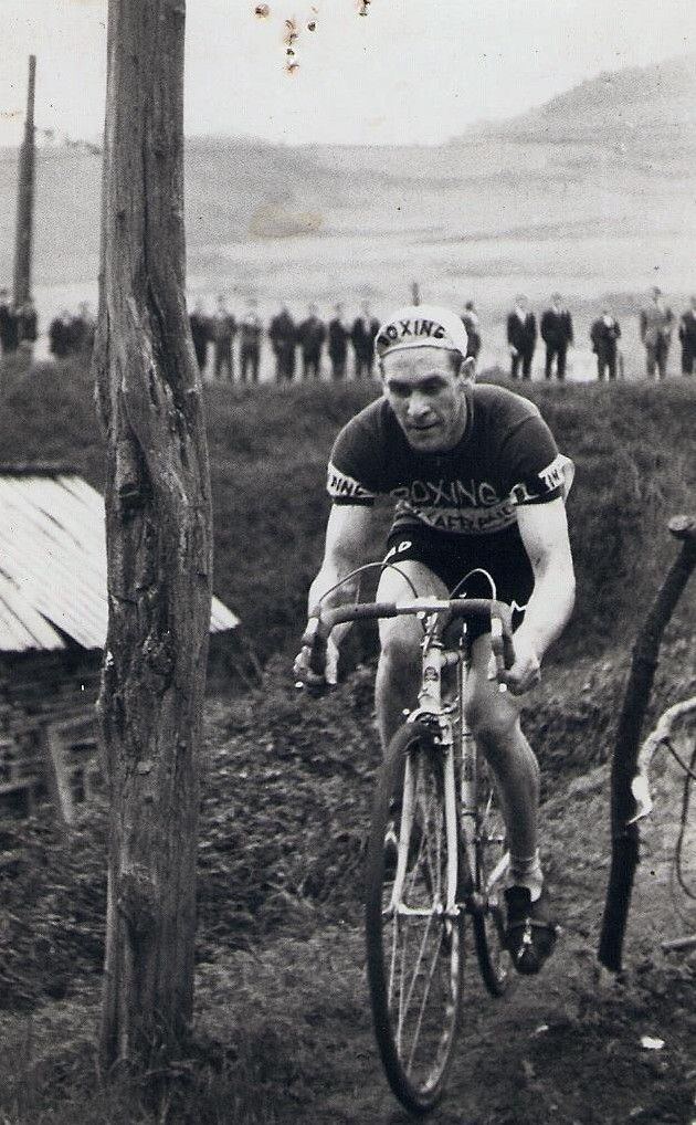 Imagenes del I Premio Gure Bide de Ciclocross celebrado en Elgoibar en 1960