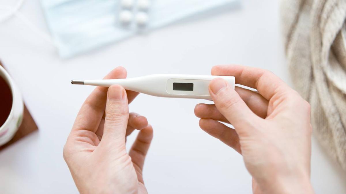 Qué comer, beber y evitar cuando tienes fiebre, según la OCU