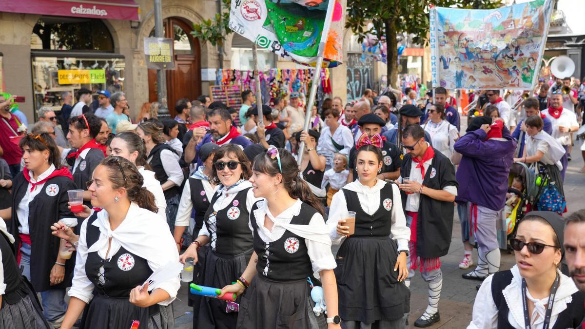 En imágenes: Blusas y neskas veteranos celebran su día grande en La Blanca