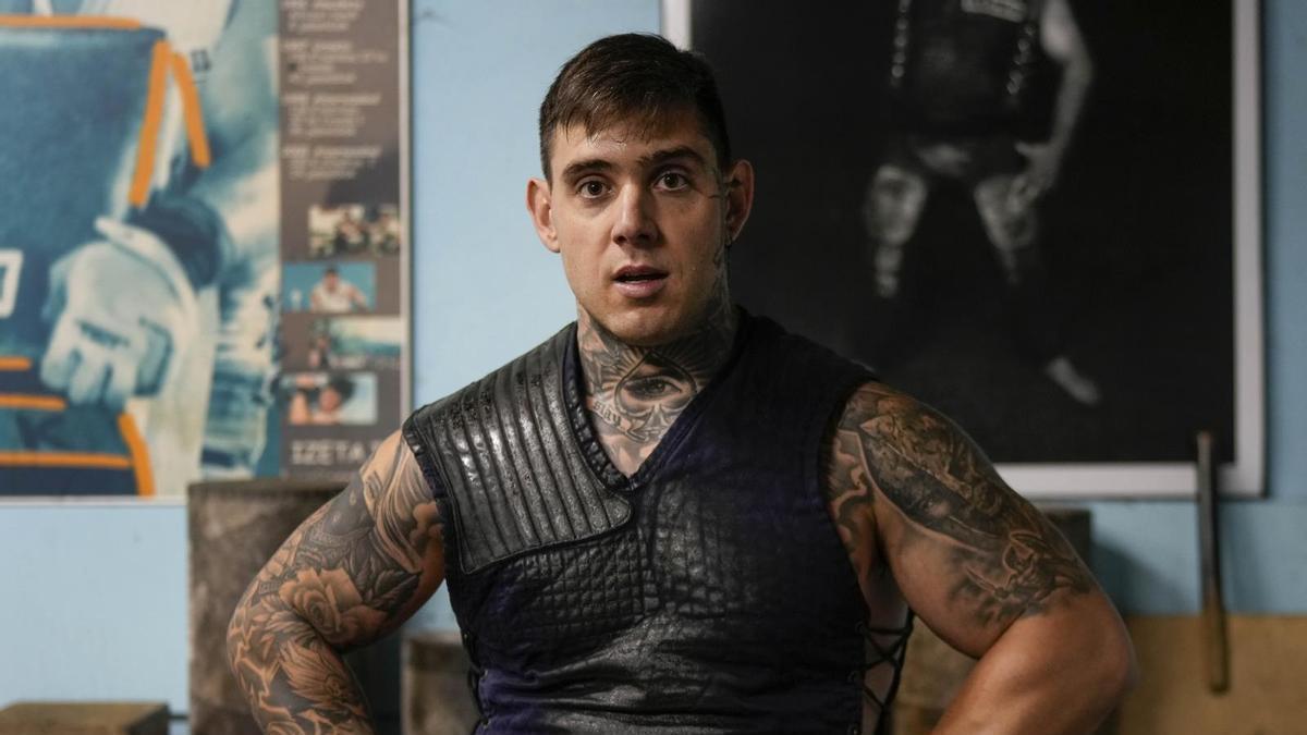 Azpiazu ha convertido la disciplina del &#039;fitness&#039; y la fuerza ancestral de las piedras en un camino de transformación personal y motivación para los demás.