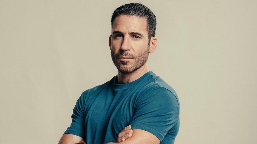 Miguel Ángel Silvestre se deja ver en una terraza de Bilbao