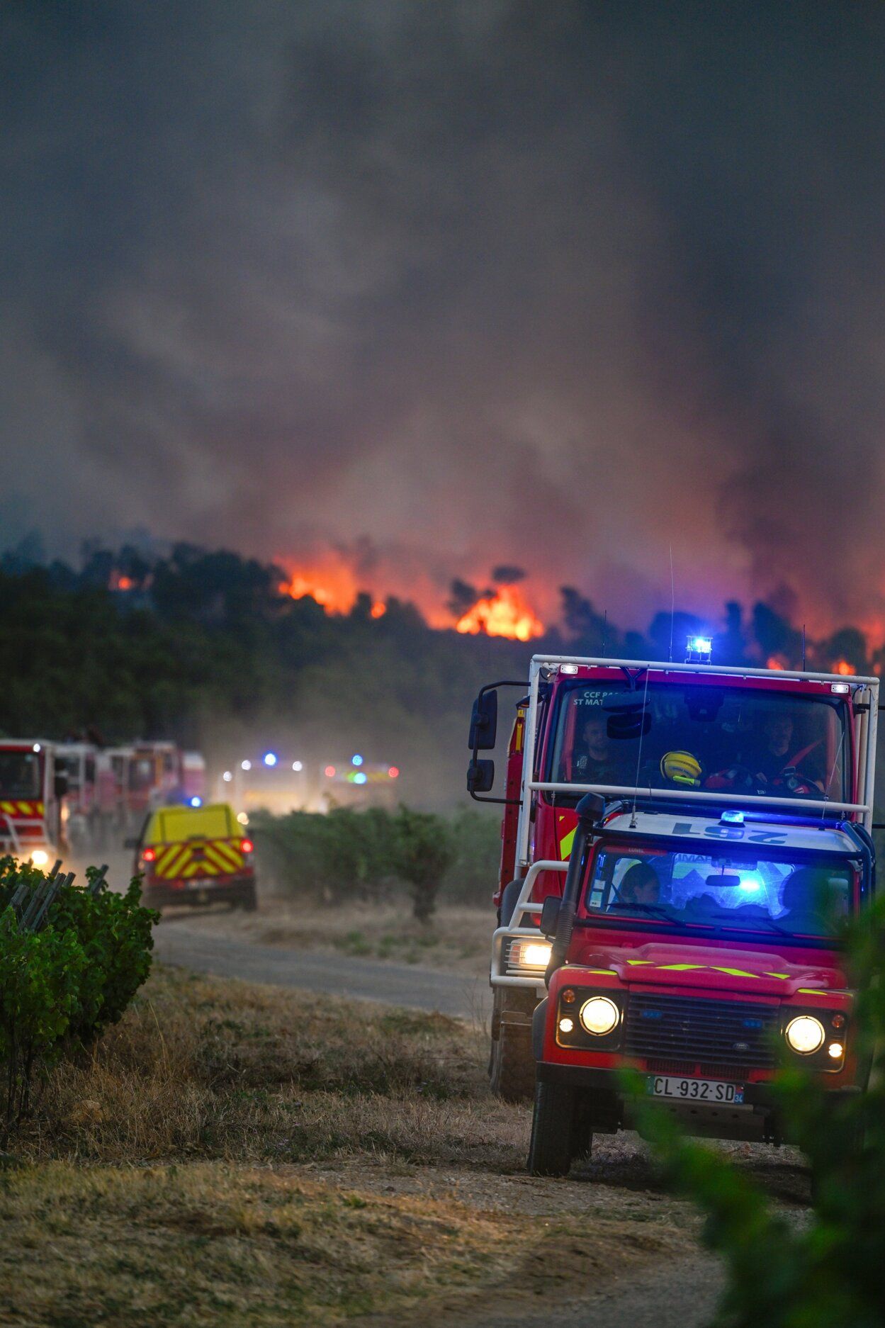 Francia lucha contra uno de los peores incendios en medio siglo
