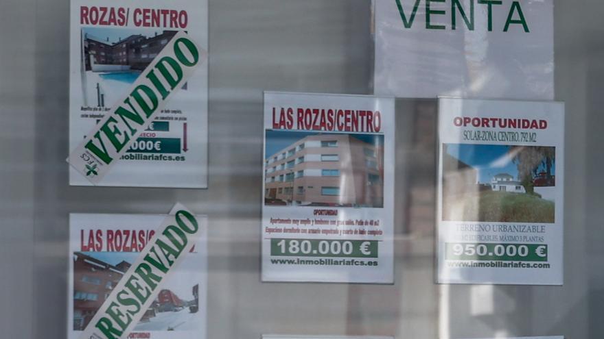 La compraventa de viviendas encadena dos meses de retroceso con un descenso del 0,5% en febrero