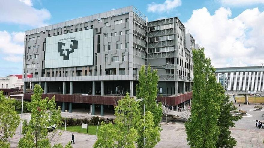 La EHU aprueba suprimir el castellano de su nombre oficial