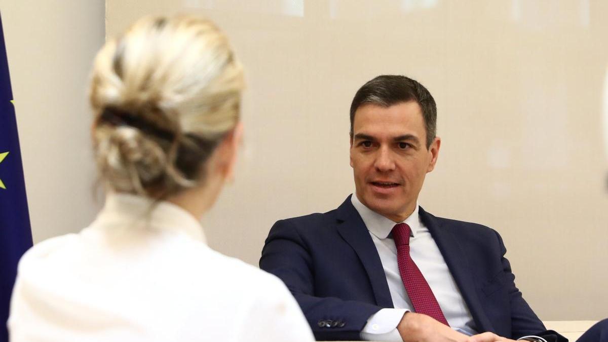 Pedro Sánchez y Yolanda Díaz durante su reunión en la Moncloa.