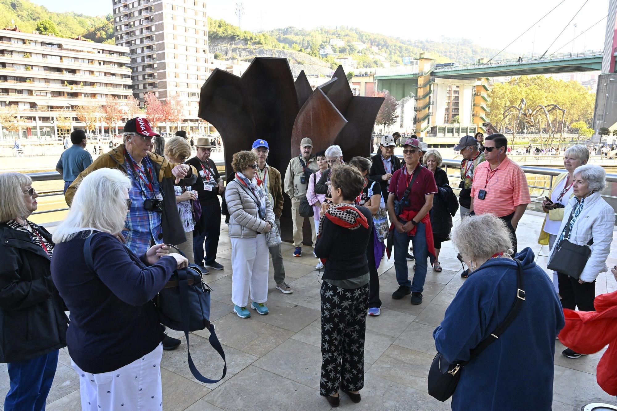 El Museo Guggenheim acoge a miles de visitantes en su 28º cumpleaños