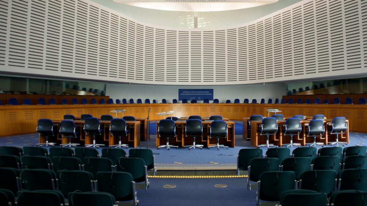 Sala del Tribunal Europeo de Derechos Humanos en Estrasburgo. Sala del Tribunal Europeo de Derechos Humanos en Estrasburgo.