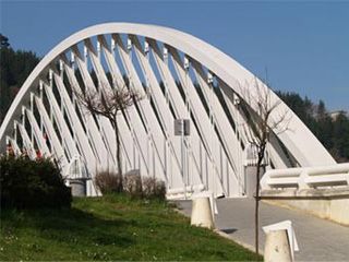 Puente Itsasaurre en Ondarroa