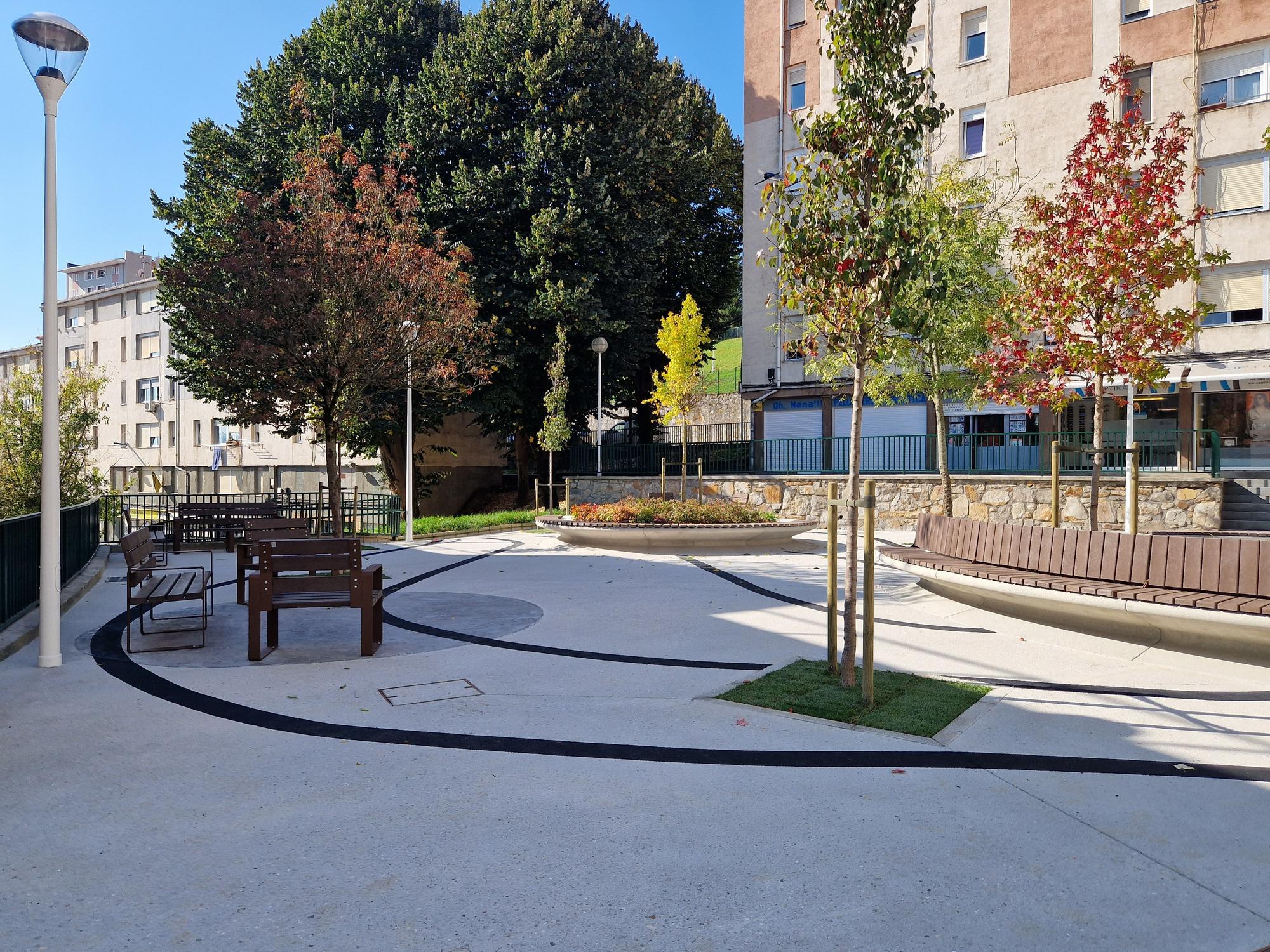 Así luce la renovada plaza Zizeruena de Otxarkoaga
