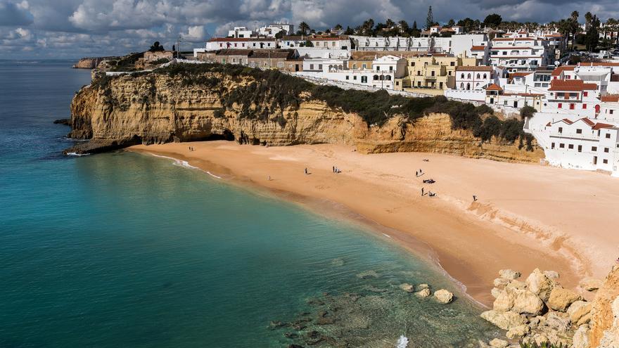 Praia do Carvalho, una cala escondida que puede tu último rayo de sol este comienzo de otoño