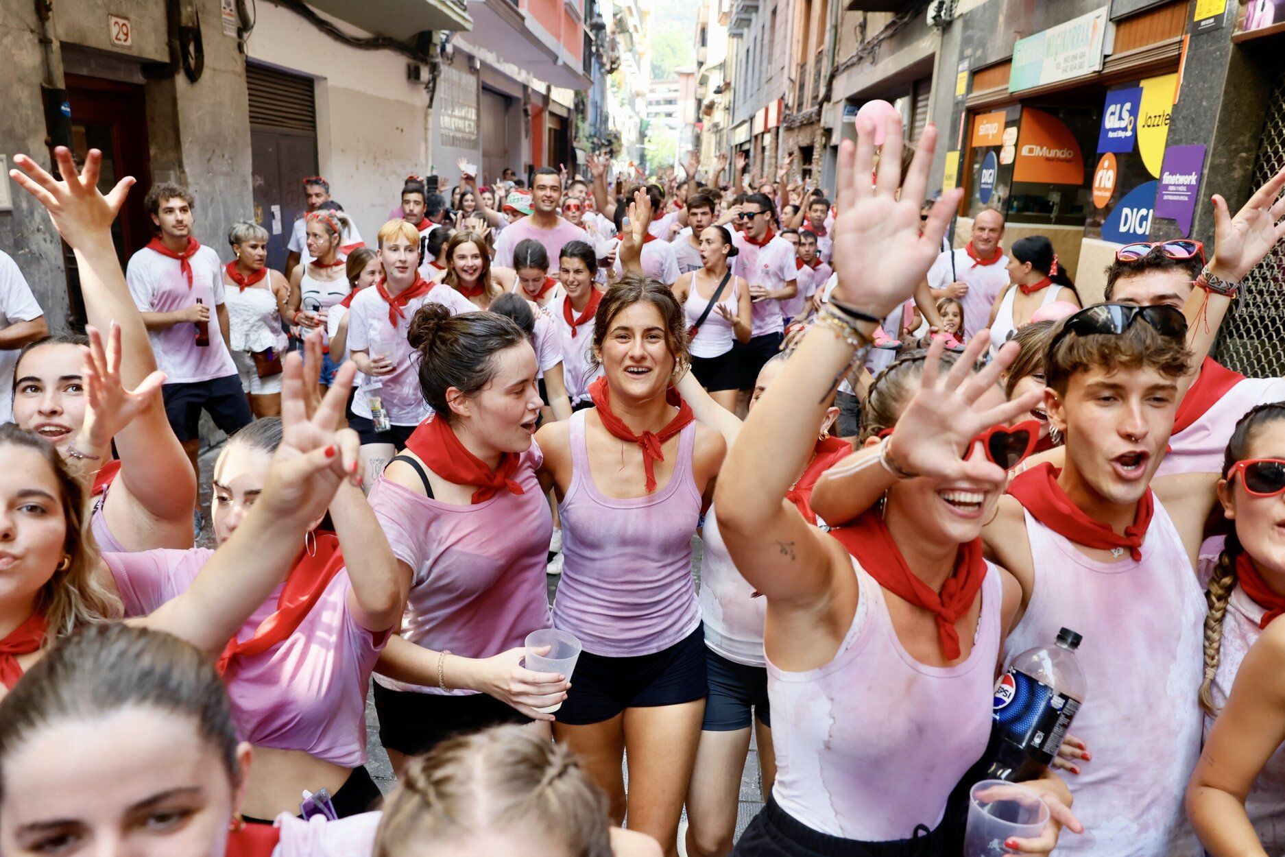 Fiesta de vino tinto en Elgoibar con el Txiki Eguna