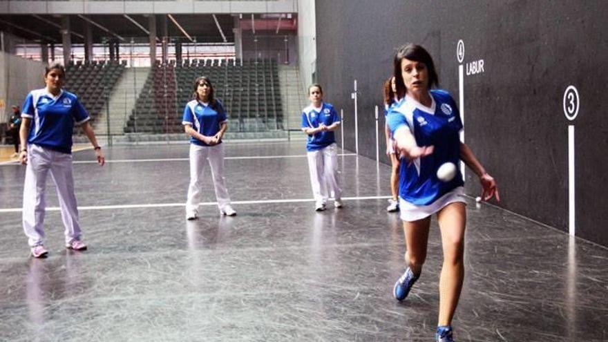 La primera txapela femenina