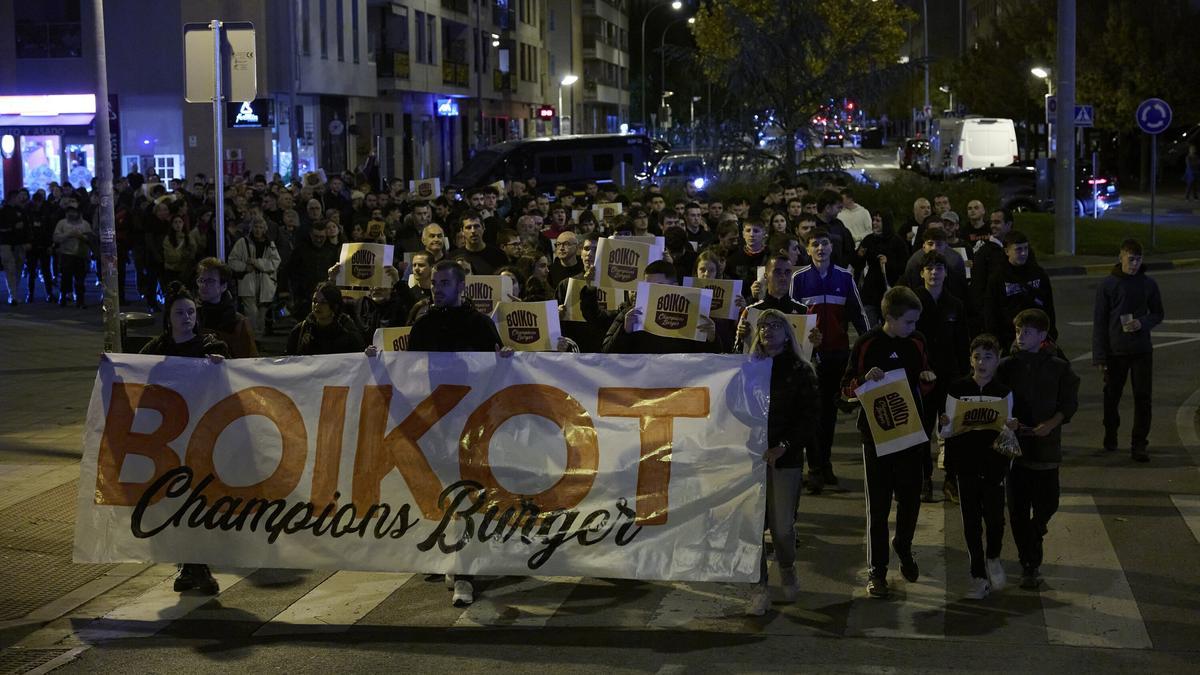 Manifestación en protesta por el macroevento The Champions Burger. Manifestación en protesta por el macroevento The Champions Burger.
