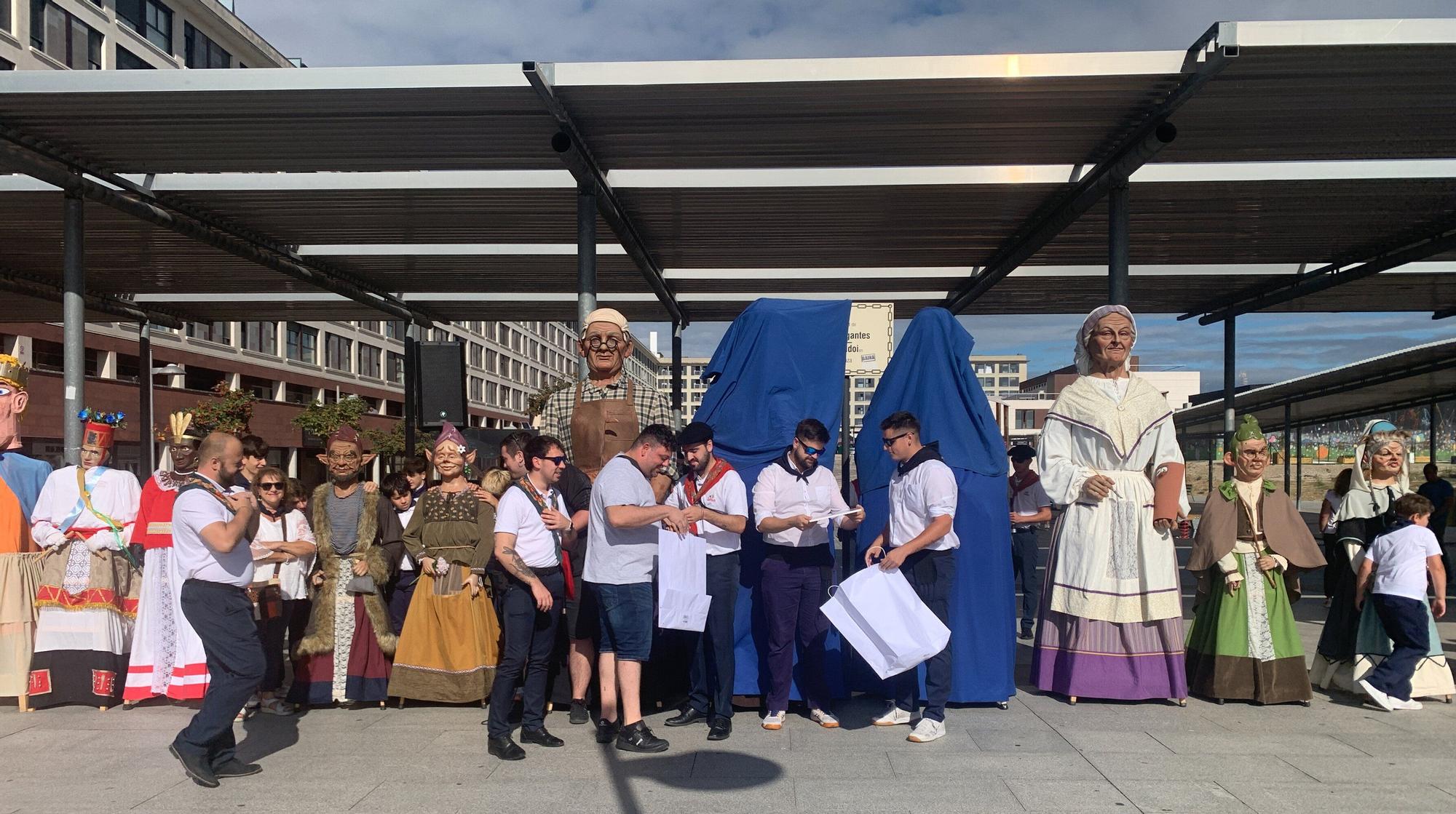 Presentación de los nuevos gigantes de Buztintxuri