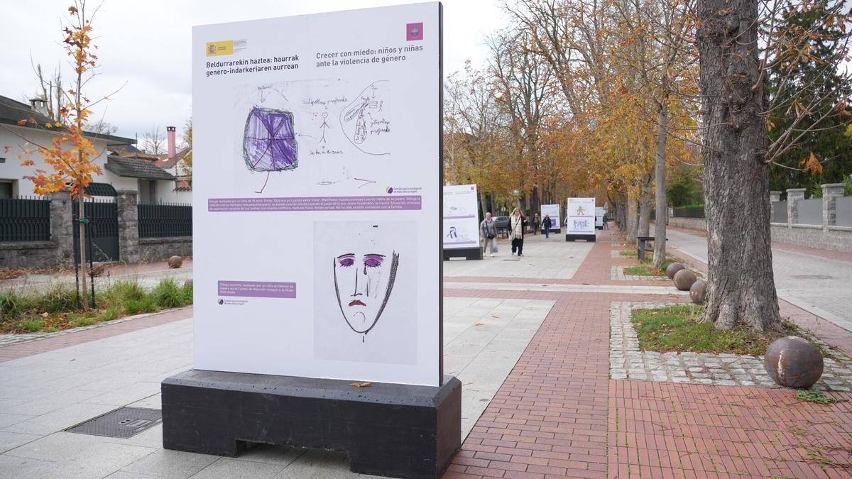 Exposición sobre la violencia de género en el Paseo Fray Francisco