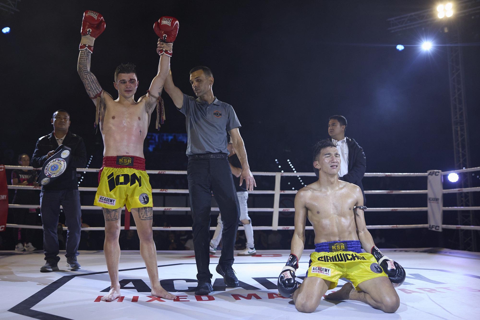 El Muay Thai pone en pie el Navarra Arena