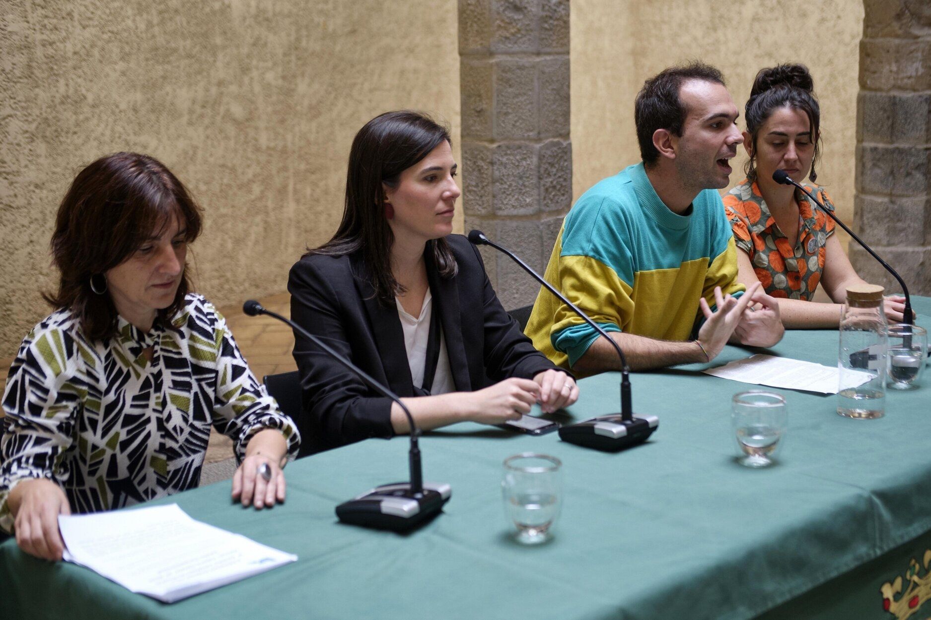 Imagen de la rueda de prensa en la que se han dado a conocer los detalles de la plataforma Karrikan de apoyo a las artes escénicas de calle.