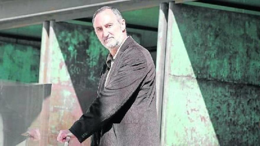 &quot;Hay que preguntar a los ciudadanos si quieren gastar dinero en Anoeta  o en otras cosas&quot;