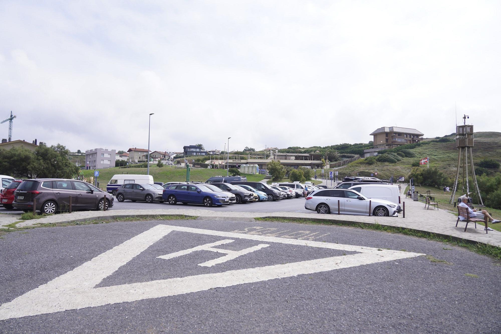 En imágenes: Denuncian suciedad y actos incívicos en los aledaños de la playa de Arriatera-Atxabiribil