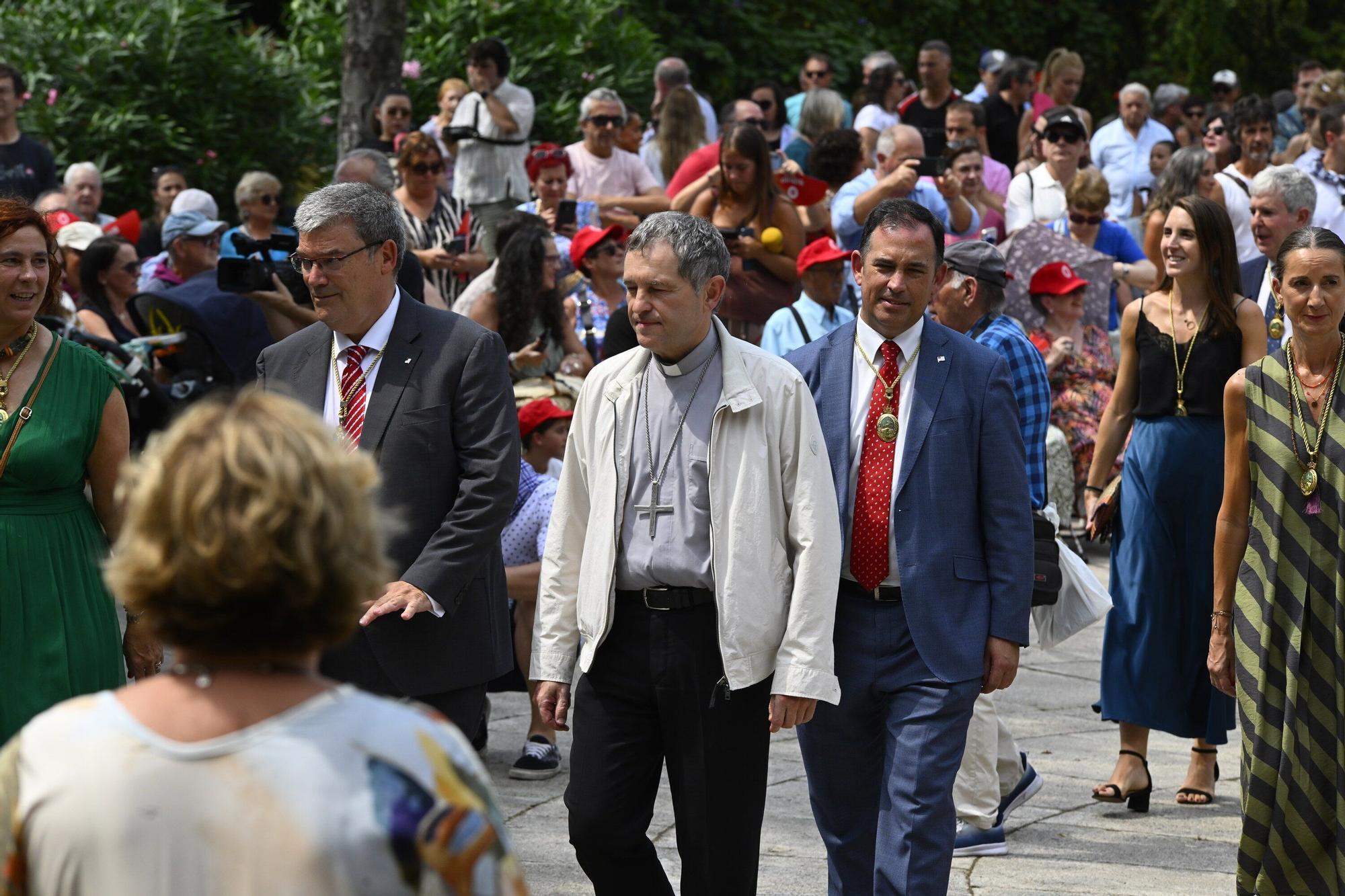 En imágenes: miles de files abarrotan Begoña para honrar a la Amatxu