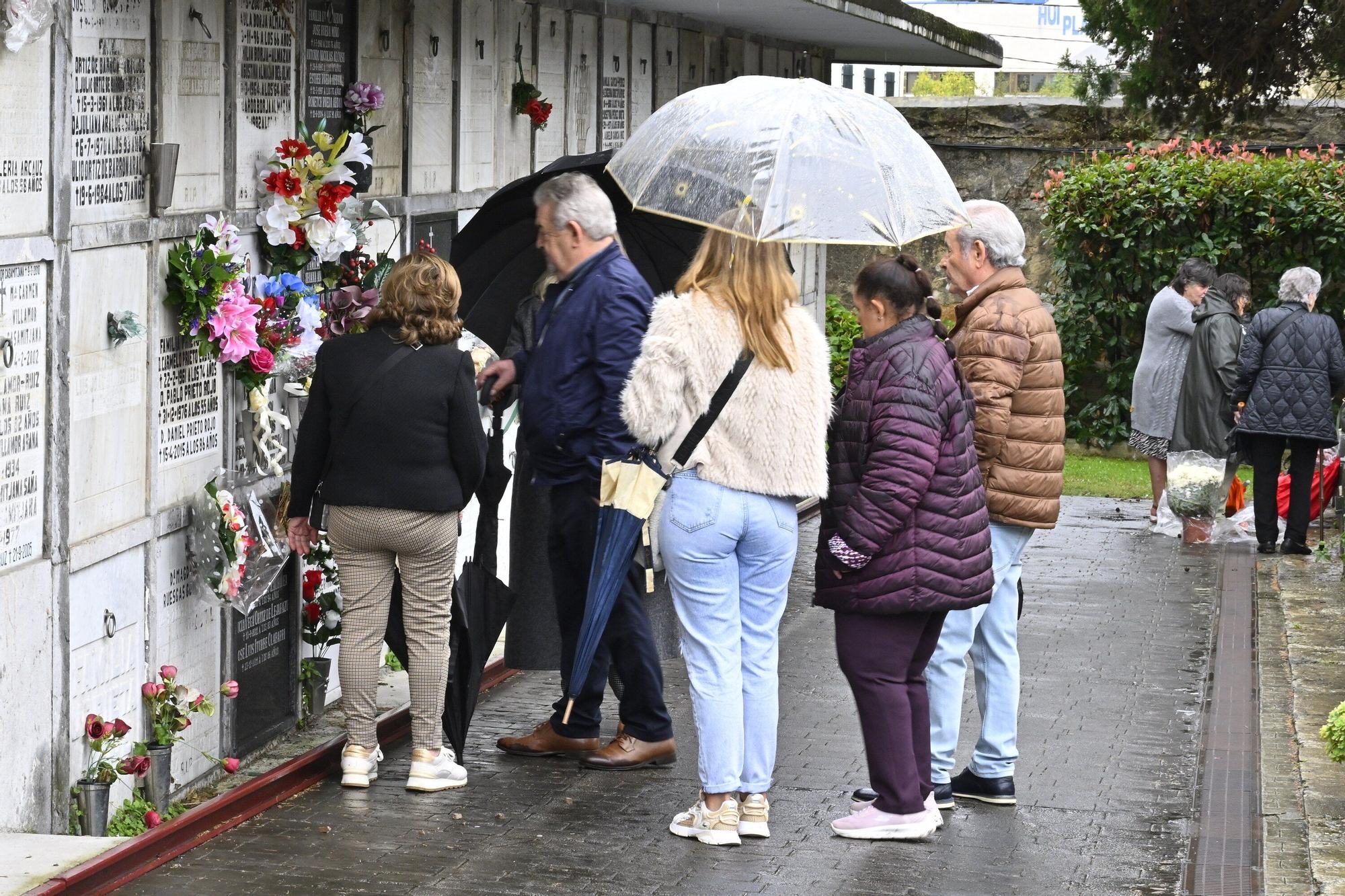En imágenes: así se vive el día de Todos los Santos en el cementerio de Bilbao