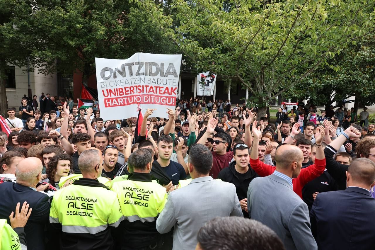 Momentos de tensión en la EHU por una protesta de jóvenes en favor de Palestina