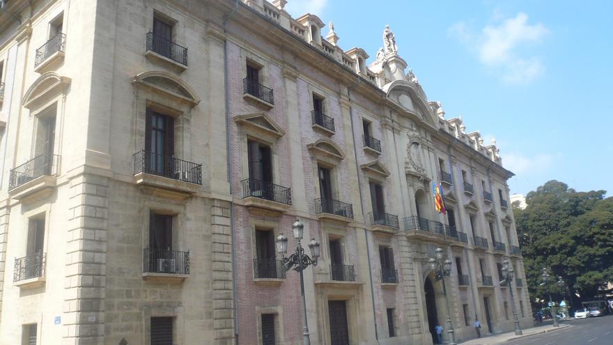 Piden 26 años de prisión a un hombre por agredir sexualmente a las dos hijas de su pareja