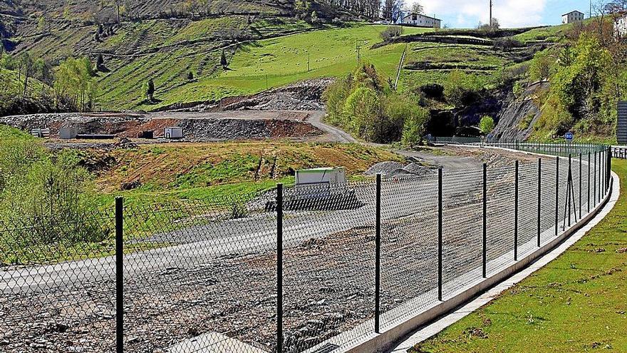 Terrenos del alto de Azkarate que acogerían la planta para la gestión de residos no peligrosos.