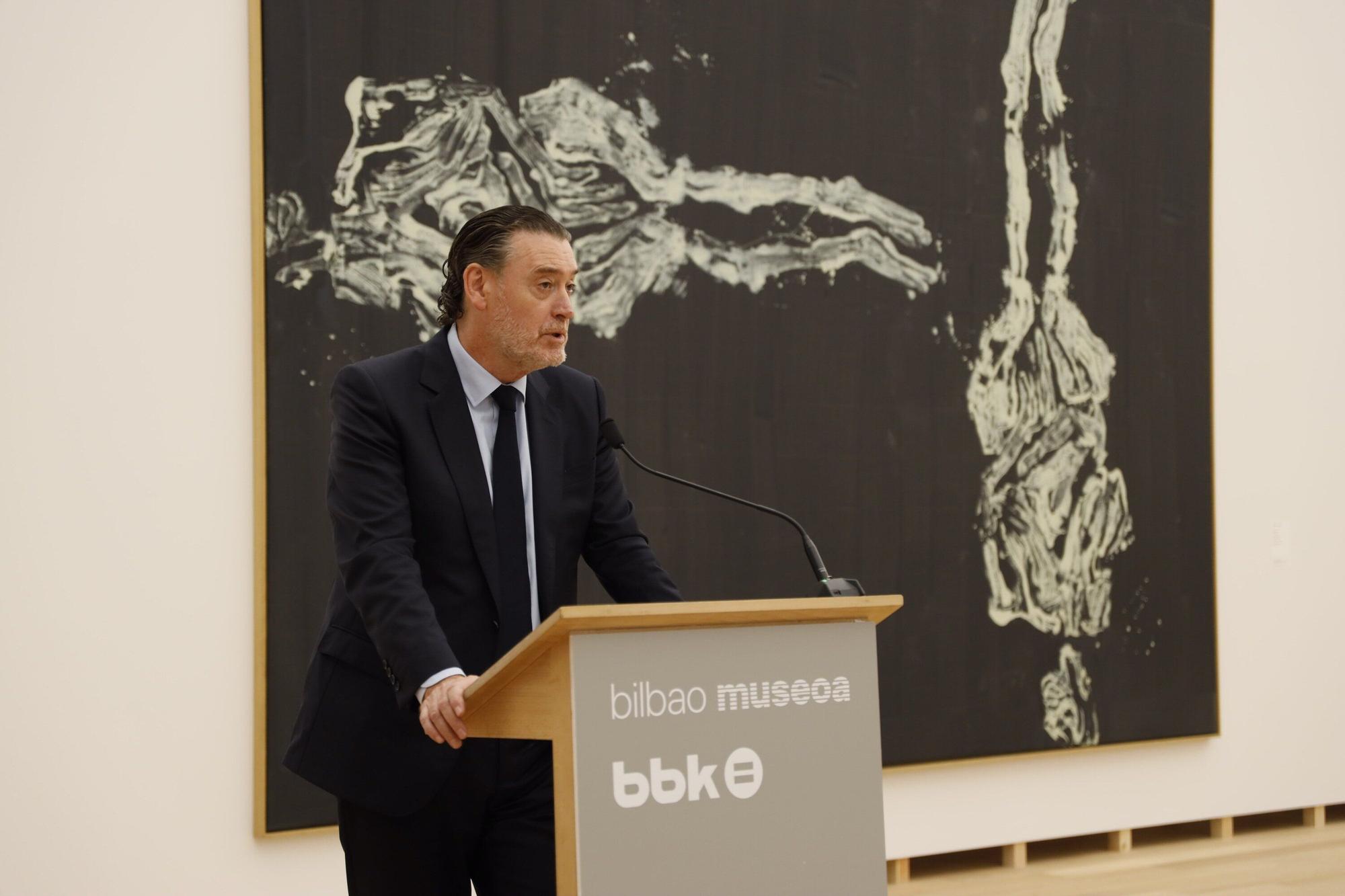 El edificio moderno del Bellas Artes reabre con Baselitz, el artista que decidió pintar el mundo al revés