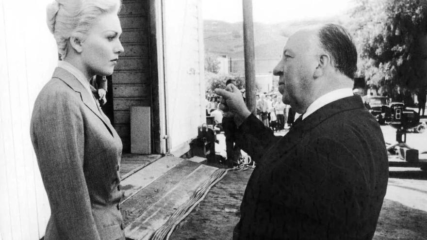 El cineasta con dos de sus actrices rubias preferidas, Kim Novak y Grace Kelly.