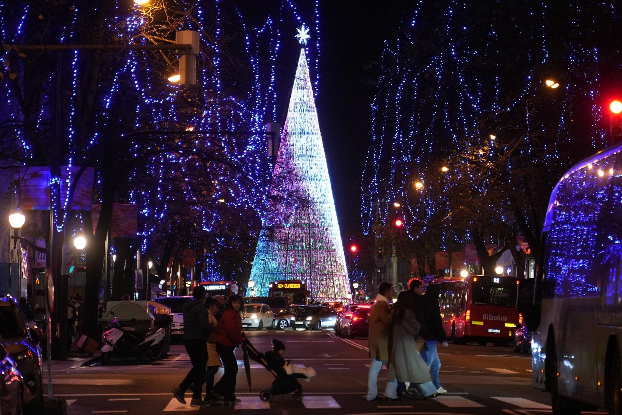 En imágenes: la Navidad ya luce en Bilbao