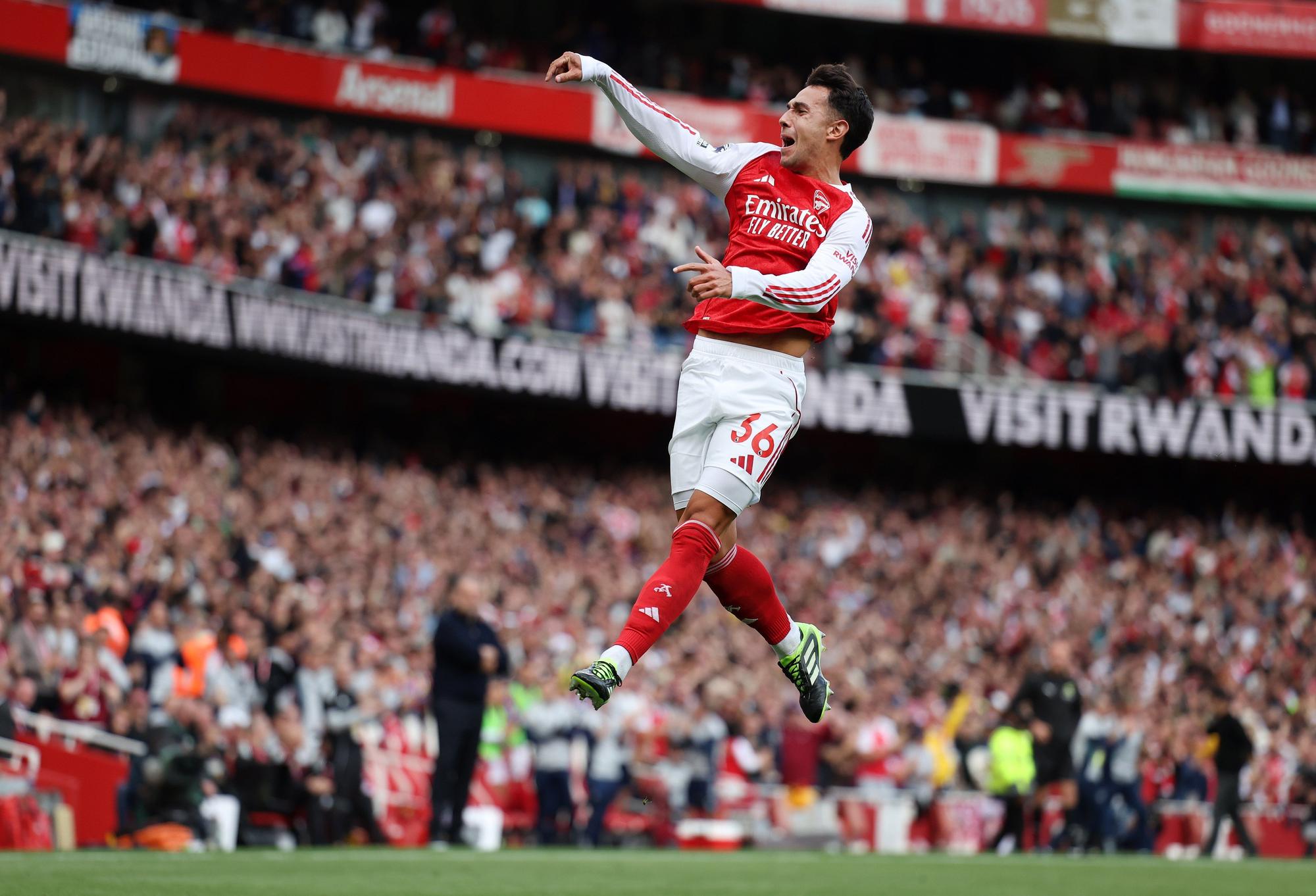 En imágenes: El Arsenal gana con un doblete de Zubimendi y avisa al Athletic